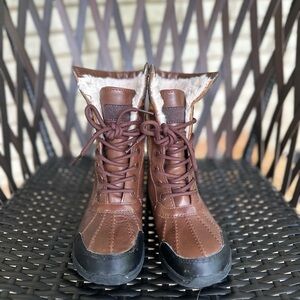 UGG Uni-Sex Winter Boot, size 13, Warm & Cozy